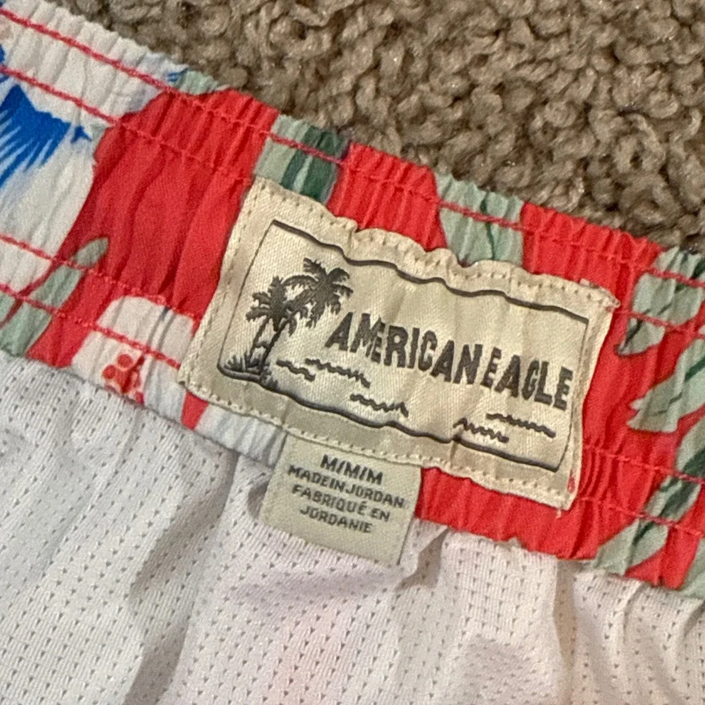 American Eagle Swim Trunks Mens Medium Red Tropical Floral Board Shorts VGC